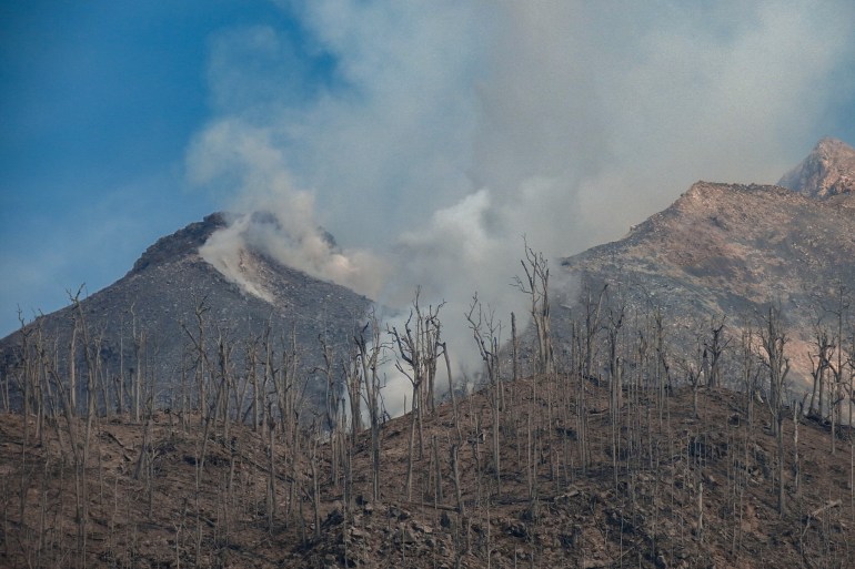 mount-lewotobi3-1730966345 Lava periodically flows from the crater of Mount Lewotobi Laki-Laki a day after it erupted, as seen from Hokeng Jaya Village, East Flores, East Nusa Tenggara, on November 5, 2024. (Photo by ARNOLD WELIANTO / AFP)