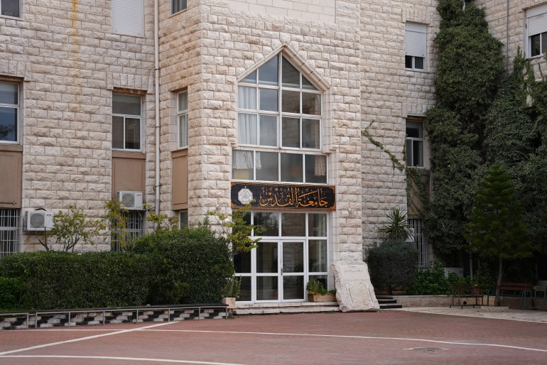 6-صورة من داخل جامعة القدس، حرم أبو ديس(الجزيرة نت)