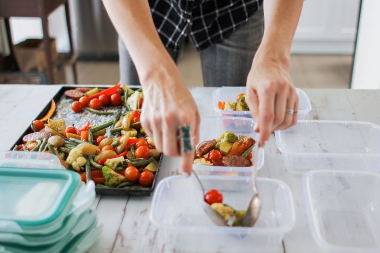 adobestock_541782507-1745674476 One Pan Sausage Whole30 المصدر: أدوبي ستوك