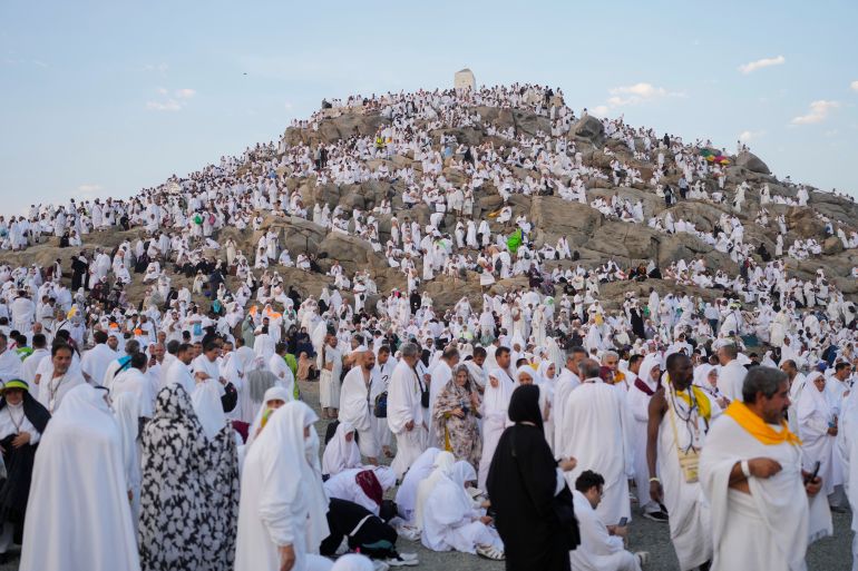 ap_680fbd3f4be9e-1745861951 Muslim pilgrims gather at the top of the rocky hill known as the Mountain of Mercy, on the Plain of Arafat, during the annual Hajj pilgrimage, near the holy city of Mecca, Saudi Arabia, Saturday, June 15, 2024. (AP Photo/Rafiq Maqbool)
