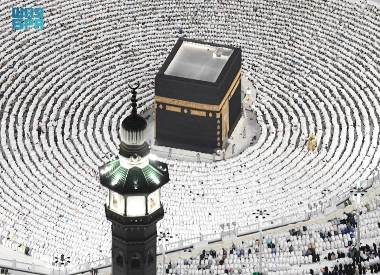 d8b5d8abd984d9a8d8b01-1743441666 Muslims perform late night prayers on the month of Ramadan in the Grand Mosque in the holy city of Mecca, Saudi Arabia, March 23, 2025. Saudi Press Agency/Handout via REUTERS THIS IMAGE HAS BEEN SUPPLIED BY A THIRD PARTY. TPX IMAGES OF THE DAY