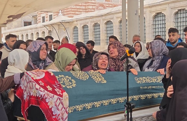 تشييع جثمان امرأة طعنت حتى الموت على يد صديقها الممثل في مسلسل تلفزيوني في الفاتح