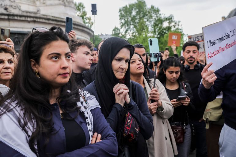 epa12059256 People take part in a rally against Islamophobia following the deadly stabbing of a man in a mosque in the south of the country, in Paris, France, 27 April 2025. Aboubakar Cisse, a young African man, was stabbed to death on 25 April in a mosque in the village of La Grand-Combe in the Gard department in southern France. EPA-EFE/TERESA SUAREZ