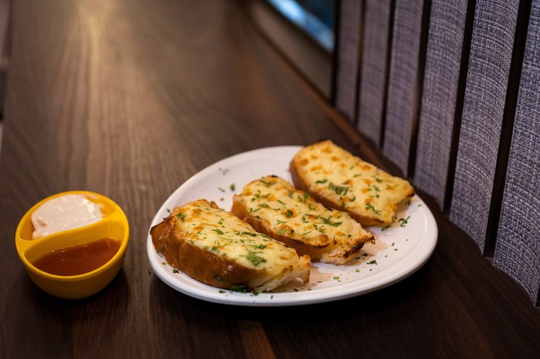 garlic-bread-1734804041 garlic-bread-
