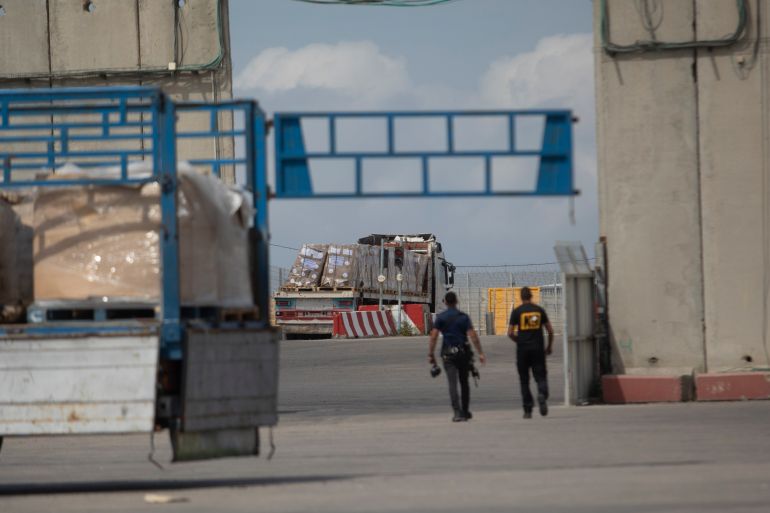 getty_680e032683-1745748774 KEREM SHALOM, ISRAEL - MARCH 14: Workers check a humanitarian aid truck at the Kerem Shalom Crossing before it enters into the Gaza Strip on March 14, 2024 in Keres Shalom, Israel. The IDF has said they are trying to flood Gaza with humanitarian aid in response to international pressure over the growing problem of hunger there. More than 30,000 people have died in Gaza as a result of the war, according to the Hamas-run health ministry. The Israeli government says that between 100 and 130 hostages remain captive in Gaza, after being kidnapped by Hamas militants in a surprise Oct. 7 attack that left around 1,200 dead in Israel. (Photo by Amir Levy/Getty Images)