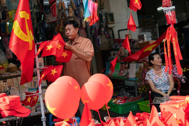getty_6811ae2499-1745989156 HO CHI MINH CITY, VIETNAM - APRIL 28: People shop for handheld Vietnamese national flags and patriotic accessories at a street stall ahead of the official celebrations on 30th April on April 28, 2025, in Ho Chi Minh City, Vietnam. (Photo by Thanh Hue/Getty Images)