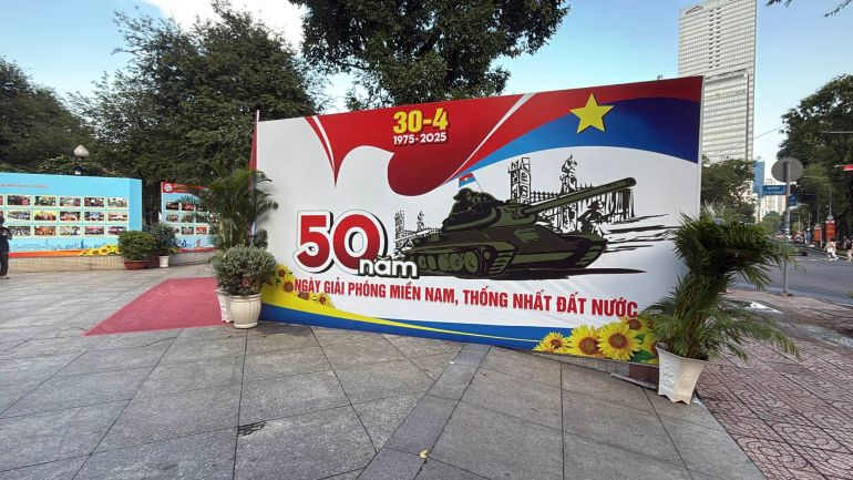 image-2-1745665691 احتفالات عيد النصر الوحدة خمسينية فيتنام vietnam ho chi minh war