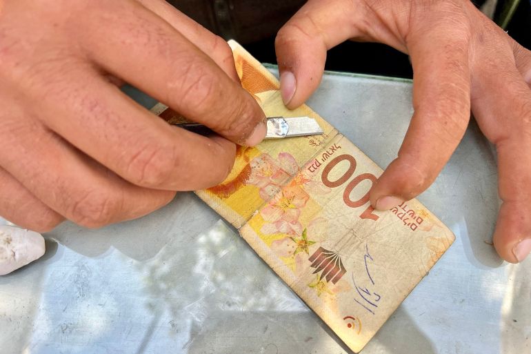 اصلاح العملات النقدية التالفة في غزة