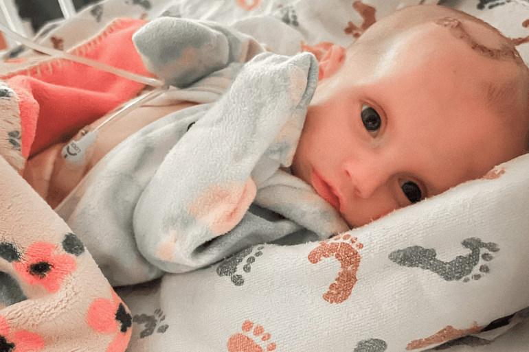 متلازمة نادرة تمنع رضيعة من الرمش أو الابتسام https://www.independent.co.uk/life-style/health-and-families/moebius-syndrome-symptoms-treatment-baby-girl-b2736644.html Baby girl unable to blink or smile diagnosed with rare disorder | The Independent