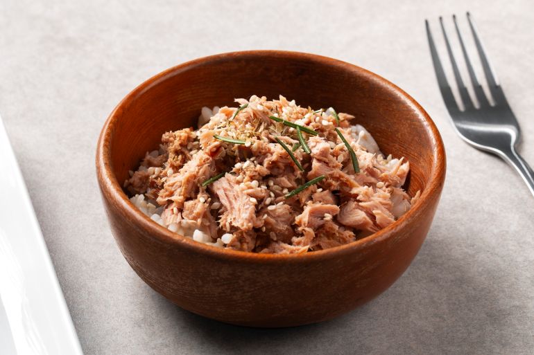 pic-55411-1745601594 سلطة تونة المصدر: فري بيك https://www.freepik.com/free-photo/delicious-white-tuna-recipe-still-life_133132178.htm#fromView=search&page=2&position=39&uuid=f44b4b42-34ea-4331-a52d-f5ff723a9378&query=canned+tuna+recipes
