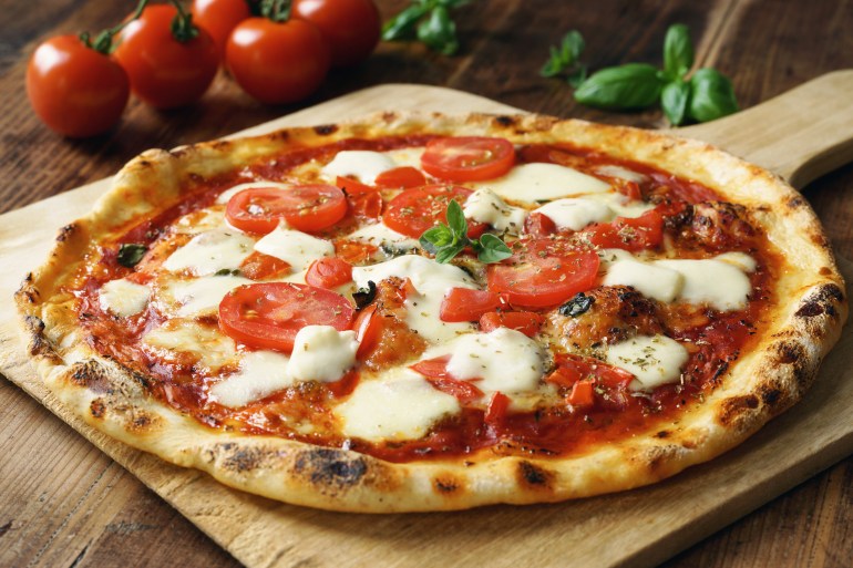 shutterstock_1829205563 pizza