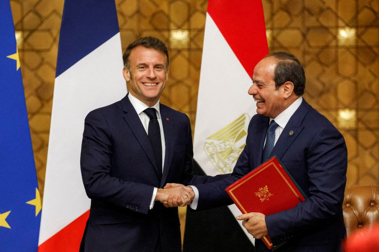 Egyptian President Abdel Fattah al-Sisi and French President Emmanuel Macron shake hands as they exchange signed bilateral agreements during their meeting at the Presidential Palace in Cairo, Egypt, April 7, 2025. Ludovic Marin/Pool via REUTERS