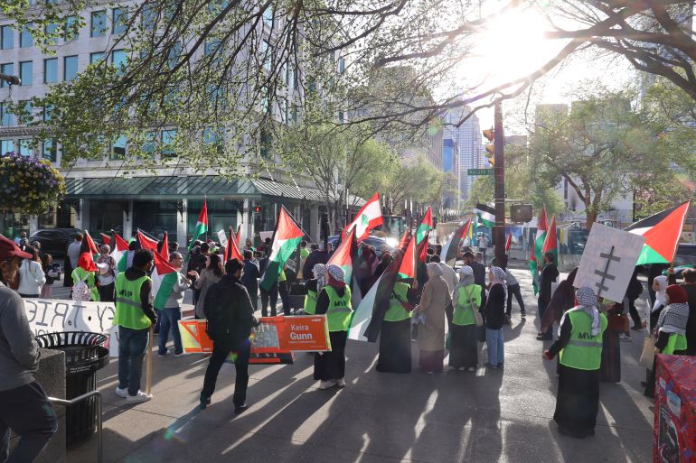 3-1747029088 شباب مسلمون يتظاهرون لإحياء ذكرى النكبة الفلسطينية والتنديد بجرائم الاحتلال