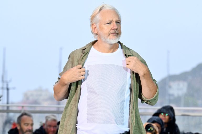 76d982d981-1747840385 CANNES, FRANCE - MAY 20: Julian Assange attends the "The Six Billion Dollar Man" photocall at the 78th annual Cannes Film Festival at Palais des Festivals on May 20, 2025 in Cannes, France. (Photo by Stephane Cardinale - Corbis/Corbis via Getty Images)