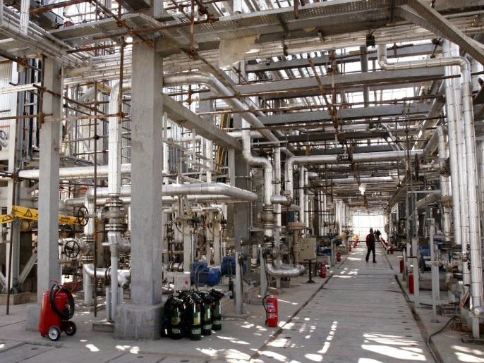 The Arak heavy water production facility in central Iran, 360 km (224 miles) south west of Tehran is seen in this October 27, 2004 file photo. Iranian Foreign Minister Mohammad Javad Zarif clashed with U.S. negotiator Wendy Sherman this month over the future of Iran's planned Arak heavy water reactor and the Fordow underground enrichment site. Western states worry Arak, likely to be at the heart of next week's nuclear talks, could yield plutonium for a bomb. Sherman s