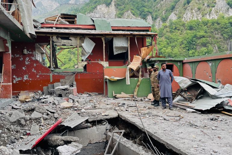 afp_681b29015856-1746610433 Soldiers inspect the debris of a mosque after Indian strikes in Muzaffarabad, the capital of Pakistan-administered Kashmir, on May 7, 2025.