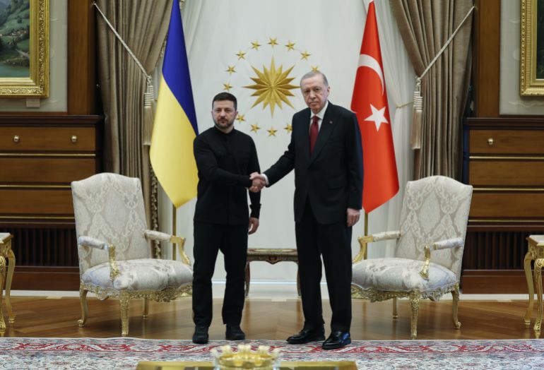 epa_6826d19585e1-1747374485 epa12102156 A handout picture made available by the Turkish Presidential Press Office shows Ukrainian President Volodymyr Zelensky (L) and Turkish President Recep Tayyip Erdogan posing for an official photo prior to their meeting in Ankara, Turkey, 15 May 2025, on the same day Russian and Ukrainian delegations gather for peace talks in Istanbul. EPA-EFE/TURKISH PRESIDENTIAL PRESS OFFICE HANDOUT HANDOUT EDITORIAL USE ONLY/NO SALES