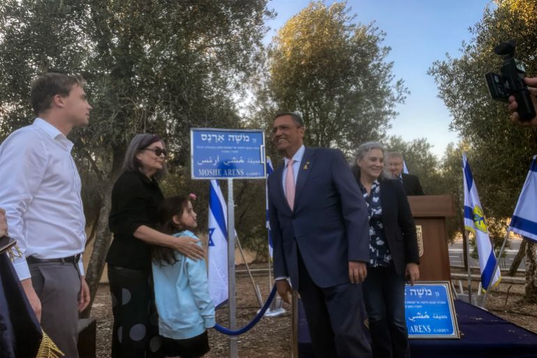 رئيس بلدية الاحتلال في القدس أثناء افتتاح حديقة عامة "موشيه أرنيس"، مايو 2025، القدس، مواقع التواصل من حساب @DrNachmanShai
