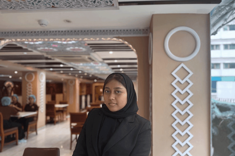 image-2-1748104432 هديل طلال تايلندية مسلمة ولدت ودرست بالسعودية ثم عادت إلى بلادها للدراسة الجامعية تعمل في مطعم سبأ اليمني في بانكوك / تايلند / تصوير أنس زكي - الجزيرة نت
