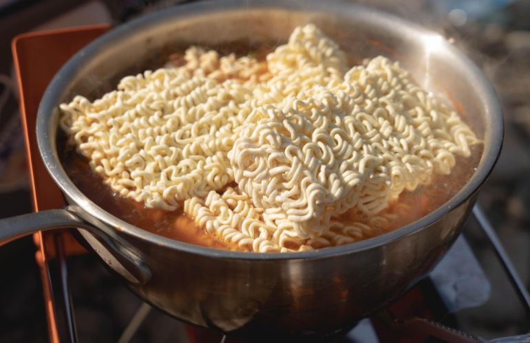 Camping, Instant ramen, Instant noodles image