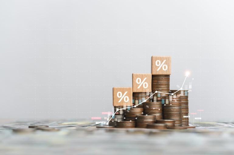 shutterstock_2505324093-1740560667 الدين العالمي يرتفع إلى 318 تريليون دولار في 2024