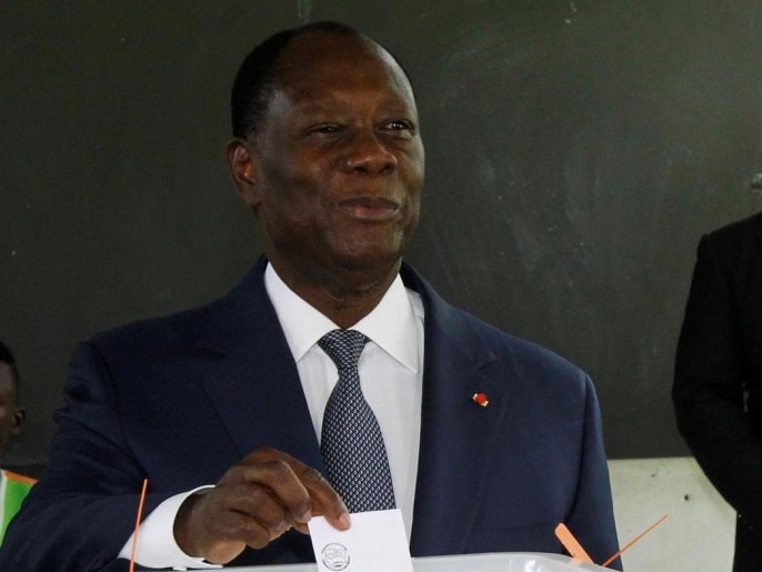 d04c1c53-1110-464c-926d-cee3d2c612e2 Ivory Coast's President Alassane Ouattara casts his vote at a polling station of the lycee St Marie during the referendum on a new constitution, in Abidjan, Ivory Coast October 30, 2016. REUTERS/Luc Gnago