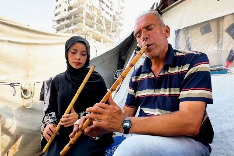 غزة.. عزف على أوتار المقاومة وسط دمار الحرب والحصار