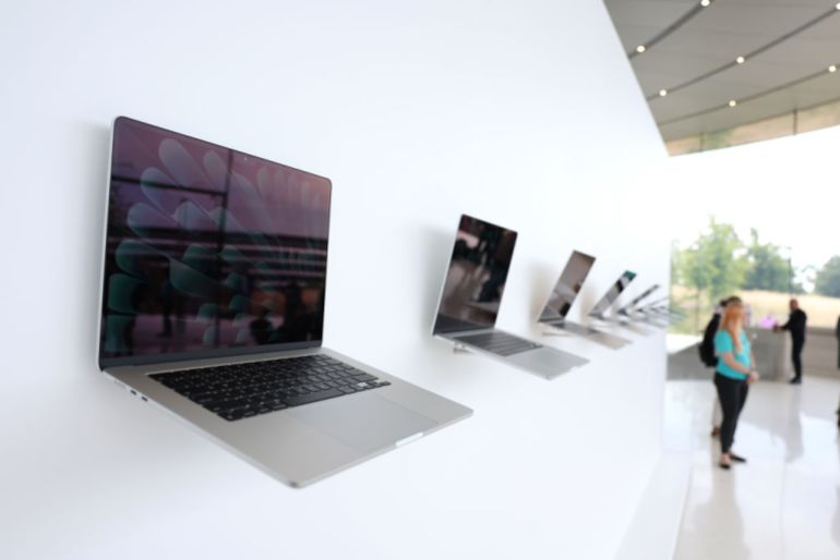 gettyimages-1496200918-1686313745 CUPERTINO, CALIFORNIA - JUNE 05: The new Apple 15-inch Macbook Air is displayed during the Apple Worldwide Developers Conference on June 05, 2023 in Cupertino, California. Apple CEO Tim Cook kicked off the annual WWDC23 developer conference with the announcement of the new Apple Vision Pro mixed reality headset. (Photo by Justin Sullivan/Getty Images)