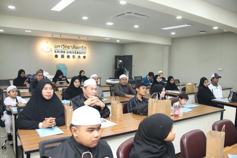 الكلية الإسلامية في بانكوك عاصمة تايلند تقدم دورات تدريبية للمقدمين على الحج والعمرة / صور من الكلية