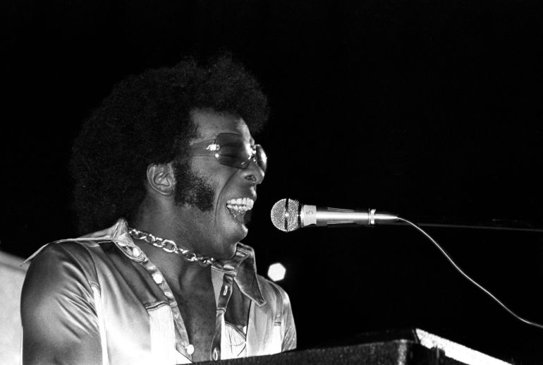 sly-stone1-1749565178 Sly Stone performs at Harvard Stadium, Brighton, Boston, Massachusetts, 1969. (Photo by Spencer Grant/Getty Images)