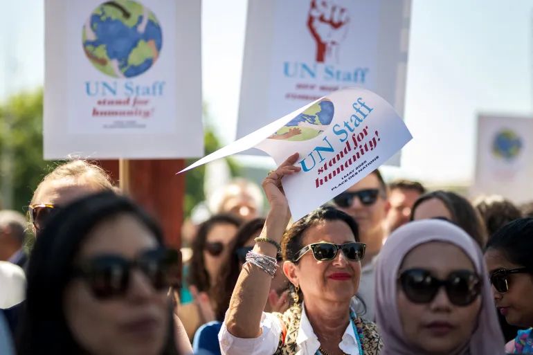 موظفون أمميون يتظاهرون بجنيف ضد اقتطاعات التمويل