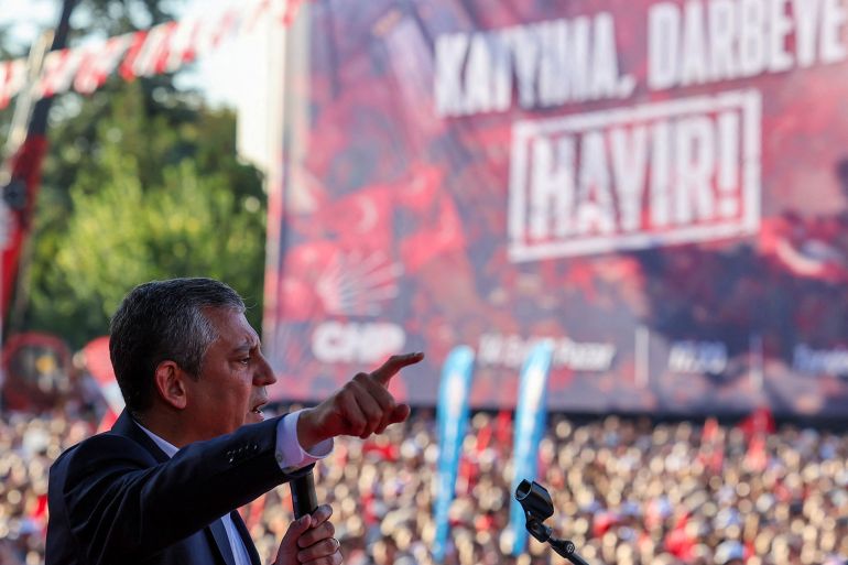 مظاهرة للمعارصة التركية حزب الشعب الجمهوري