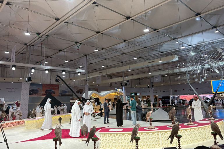 معرض سهيل للصيد والصقور يضم هذا العام 200 عارض يمثلون 17 دولة