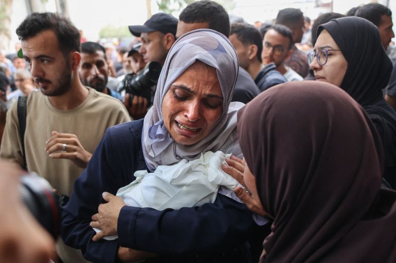 afp_68be75e038b9-1757312480 EDITORS NOTE: Graphic content / TOPSHOT - A Palestinian woman cries as she carries the body of a baby killed in Israeli strikes on Gaza City at dawn, before a funeral procession outside the Al-Shifa hospital on September 4, 2025, amid the war between Israel and the Hamas militant movement.