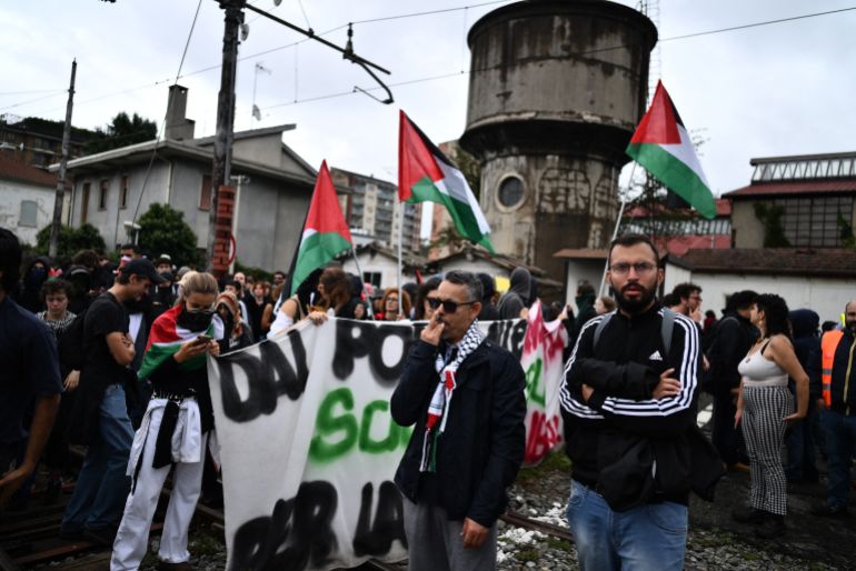 Pro-Palestinians protesters walk on railway tracks during a nationwide strike organized by the Unione Sindacale di Base (USB Union) in Turin, northwestern Italy on September 22, 2025.