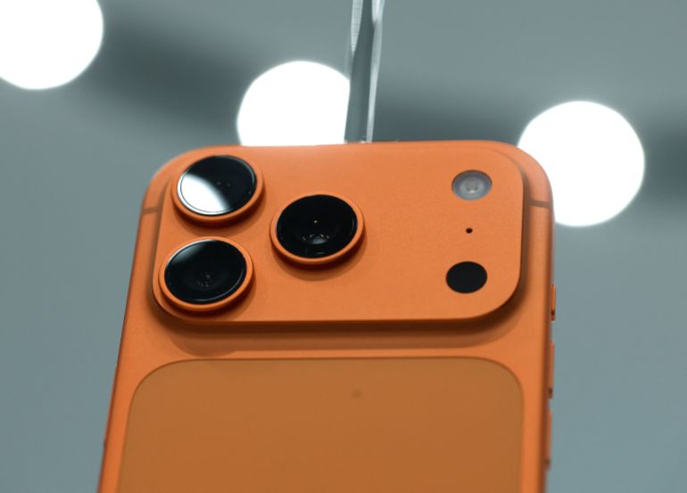 CUPERTINO, CALIFORNIA - SEPTEMBER 09: The new Apple iPhone 17 Pro is displayed during an Apple special event at Apple headquarters on September 9, 2025 in Cupertino, California. Apple unveiled a new generation of iPhones, updated Apple Watches, and AirPods during a special event at its headquarters. Justin Sullivan/Getty Images/AFP (Photo by JUSTIN SULLIVAN / GETTY IMAGES NORTH AMERICA / Getty Images via AFP)