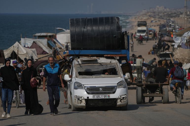 Displaced Palestinians flee northern Gaza by vehicle and on foot, carrying their belongings along the coastal road near Wadi Gaza, Friday, Sept. 26, 2025. (AP Photo/Abdel Kareem Hana)
