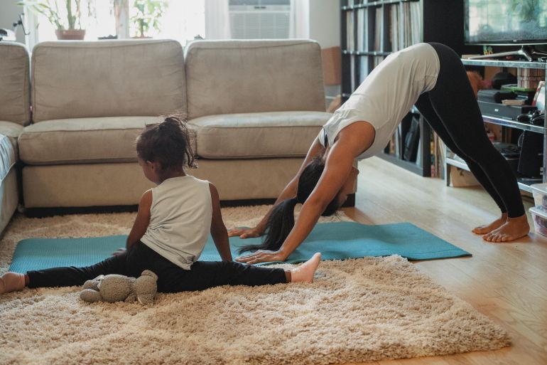 asdasdsad4-1759154864 Mom and daughter stretching at home