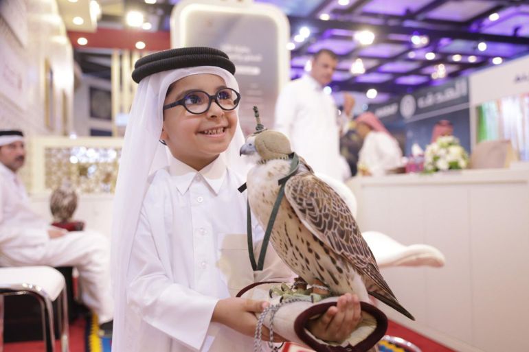طفل لزيز - معرض كتارا الدولي للصيد والصقور