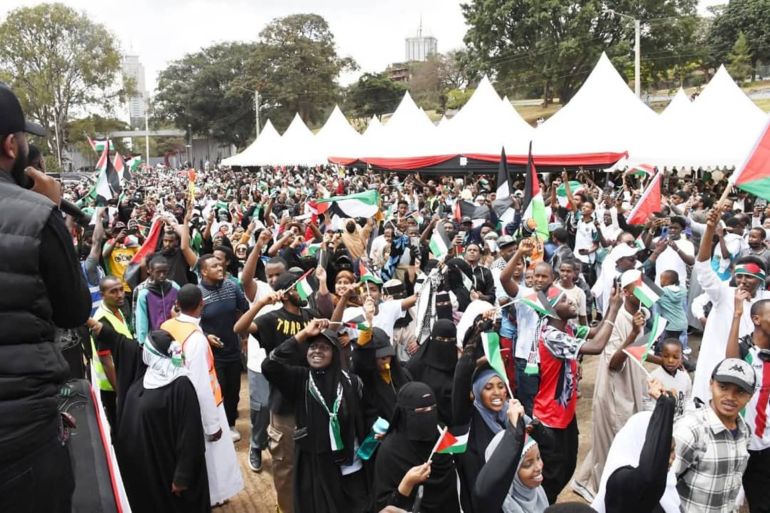 عدد كبير من النساء شاركن في مظاهرة في نيروبي تأييدا لغزة
