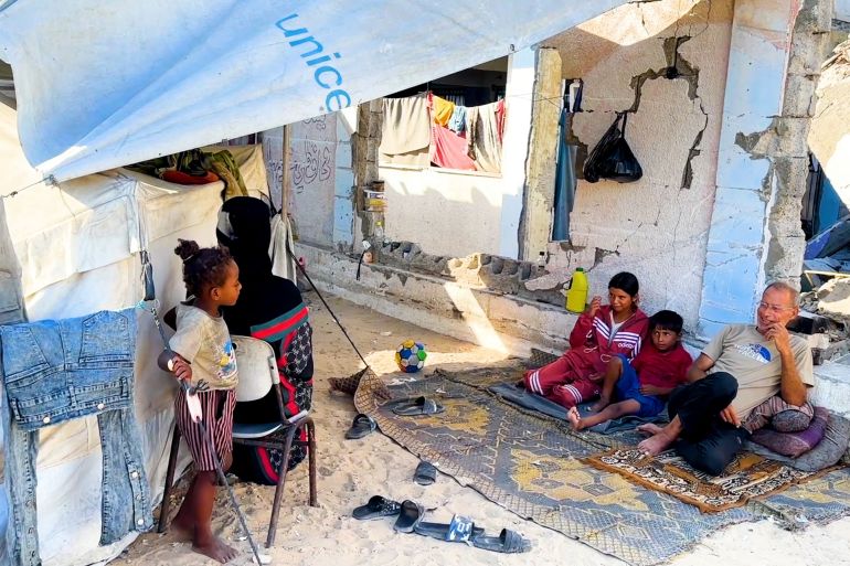 نازحون في المواصي.. من “منطقة إنسانية” إلى جحيم يومي