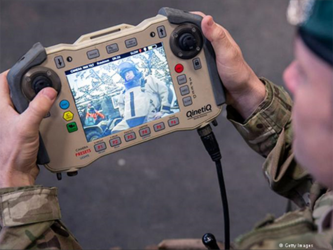 تطوير روبوت على شكل سمكة للتجسس العسكري - كشفت البحرية الأمريكية عن آخر أسلحتها: وهو روبورت جديد على شكل سمكة لاستخدامه في عمليات التجسس. حتى الآن لم يتم تزويد الروبوت بأسلحة، ولكن الأمر مطروح مستقبلا