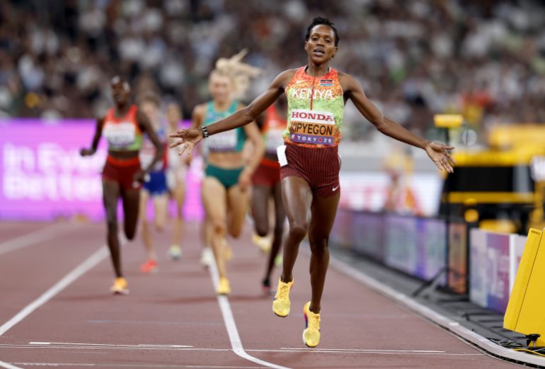 epa12382362 Faith Kipyegon of Kenya wins the Women's 1500m final at the World Athletics Championships 2025 in Tokyo, Japan, 16 September 2025. EPA/FRANCK ROBICHON