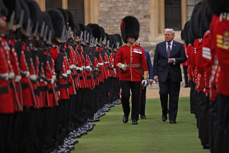 epa12384720 A handout photo made available by the British Ministry of Defence shows US President Donald J. Trump (C-R) as he reviews the Guard of Honour during his state visit to the UK, at Windsor Castle in Windsor, Britain, 17 September 2025. Britain's King Charles III is hosting US President Trump during his second official state visit to the UK from 17 to 19 September 2025. EPA/Tim Hammond/RAF/UK MOD HANDOUT HANDOUT EDITORIAL USE ONLY/NO SALES
