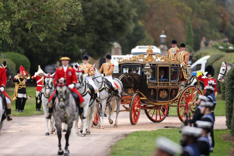 epa12384676 A handout photo made available by the British Ministry of Defence shows Britain's King Charles III and US President Donald J. Trump during a carriage ride to Windsor Castle in Windsor, Britain, 17 September 2025. Britain's King Charles III is hosting US President Trump during his second official state visit to the UK from 17 to 19 September 2025. EPA/SSgt Donald C TODD/UK MOD HANDOUT HANDOUT EDITORIAL USE ONLY/NO SALES