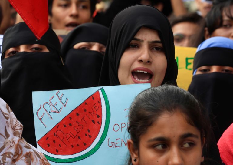 epa12407924 Indian left parties and pro-Palestinian supporters hold placards and shout slogans against Israel and the United States during a protest at Freedom Park in Bangalore, India, 26 September 2025. More than 65,400 Palestinians have been killed in the Gaza Strip since October 2023, according to the Palestinian Ministry of Health, and about 1,200 Israelis have been killed since the launch of an Israeli military campaign in response to a cross-border attack by Hamas on 07 October 2023. EPA/JAGADEESH NV