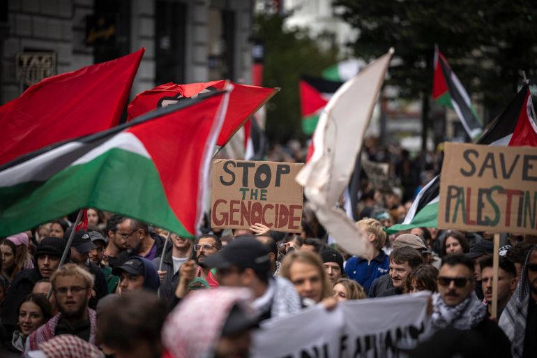 epa12410206 Protesters wave Palestinain flags as they take part in a rally in support of the Palestinian people, in Zurich, Switzerland, 27 September 2025. EPA/ANDREAS BECKER
