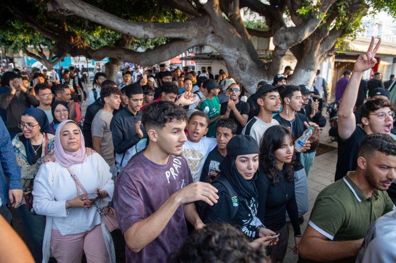 epa_68dae8e6b2c8-1759176934 epa12413573 Protesters shout and wave during a demonstration in Rabat, Morocco, 28 September 2025. The rally organized by The Voice of Moroccan Youth demanded social justice and better public health and education services. EPA/JALAL MORCHIDI