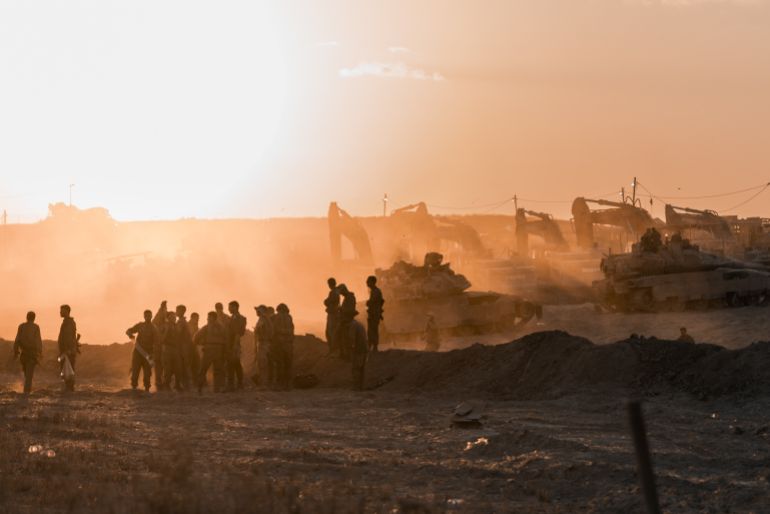 GAZA BORDER, ISRAEL - AUGUST 18: IDF soldiers prepare tanks on August 18, 2025 near the Gaza Strip's northern borders, Israel. On Monday it was reported that Hamas has agreed to the most recent ceasefire and hostage release proposal with Israel. Meanwhile, Israel has continued carrying out strikes in Gaza as part of Prime Minister Benjamin Netanyahu's plan to expand the IDF offensive to fully occupy the enclave. The move has been met with widespread condemnation by the international community, as well as hostage families, who say the operation will further endanger the 20 or hostages still believed to be held alive by Hamas in Gaza, as well as one million Palestinians in Gaza City, who are already facing displacement and an acute hunger crisis. (Photo by Elke Scholiers/Getty Images)