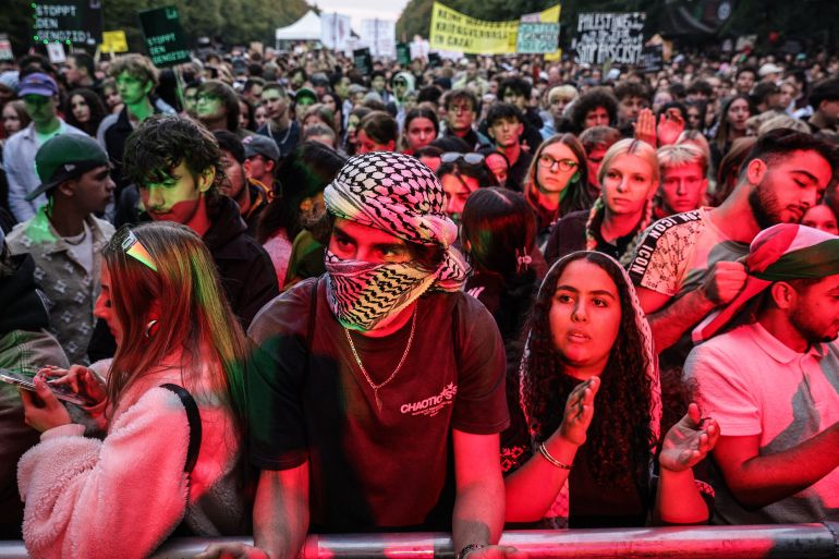 BERLIN, GERMANY - SEPTEMBER 27: A protester with a keffiyeh listen to speeches at 17 June street during a demonstration taking place under the slogan: "Together for Gaza" and organized by Die Linke leftist political party on September 27, 2025 in Berlin, Germany. Two large protest marches, both demanding an end to Israel's military incursion into Gaza, are taking place in Berlin today and will join for a common event in front of the Reichstag. (Photo by Omer Messinger/Getty Images)